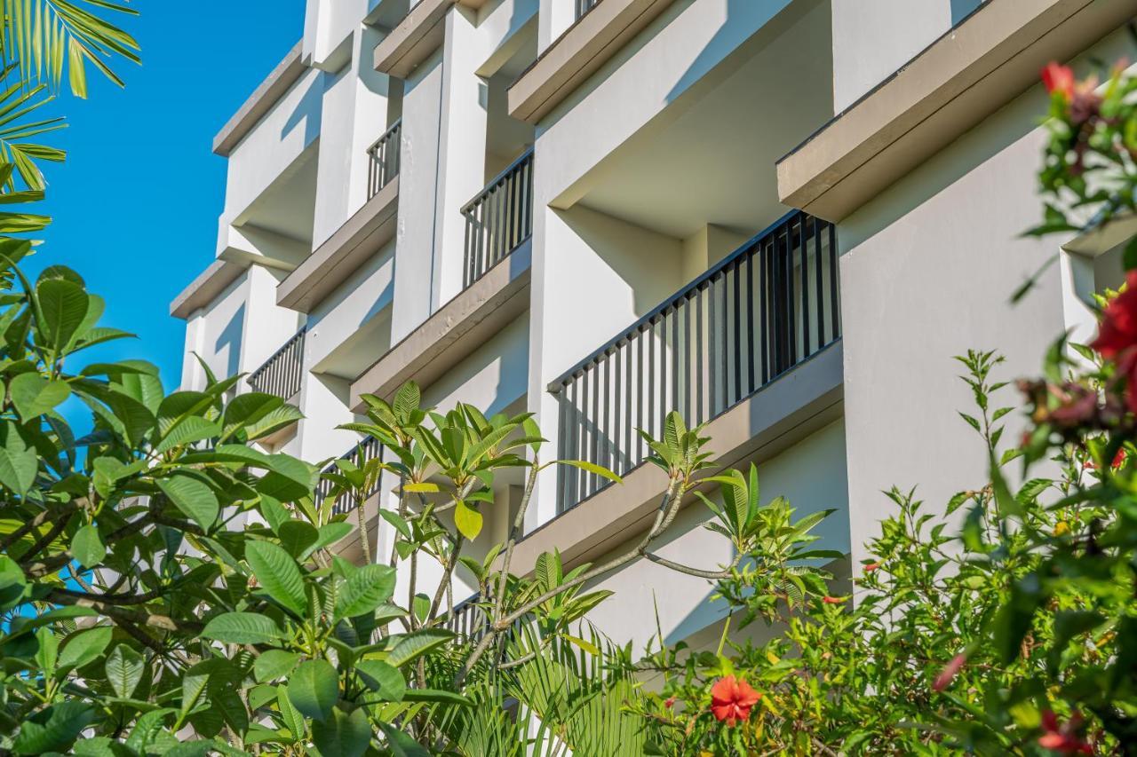 Park Regis Kuta Hotel Kuta Lombok Exterior foto